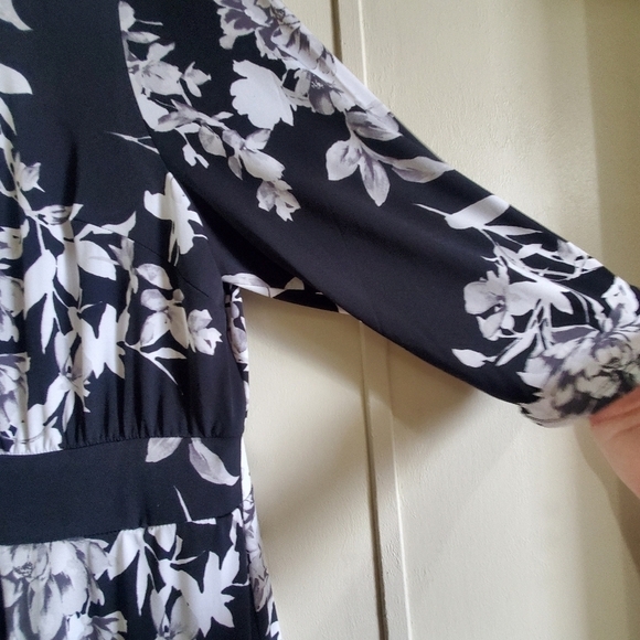 Lane Bryant sz 22/24. Boho black floral. Open back, side slit. Mock neck - Picture 5 of 14